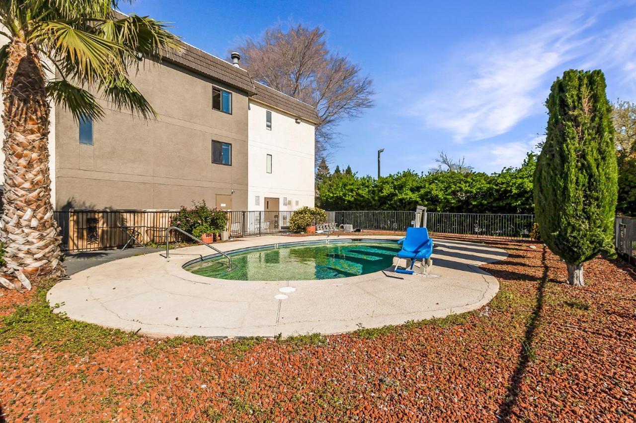 Sutter Inn Yuba City Exterior photo